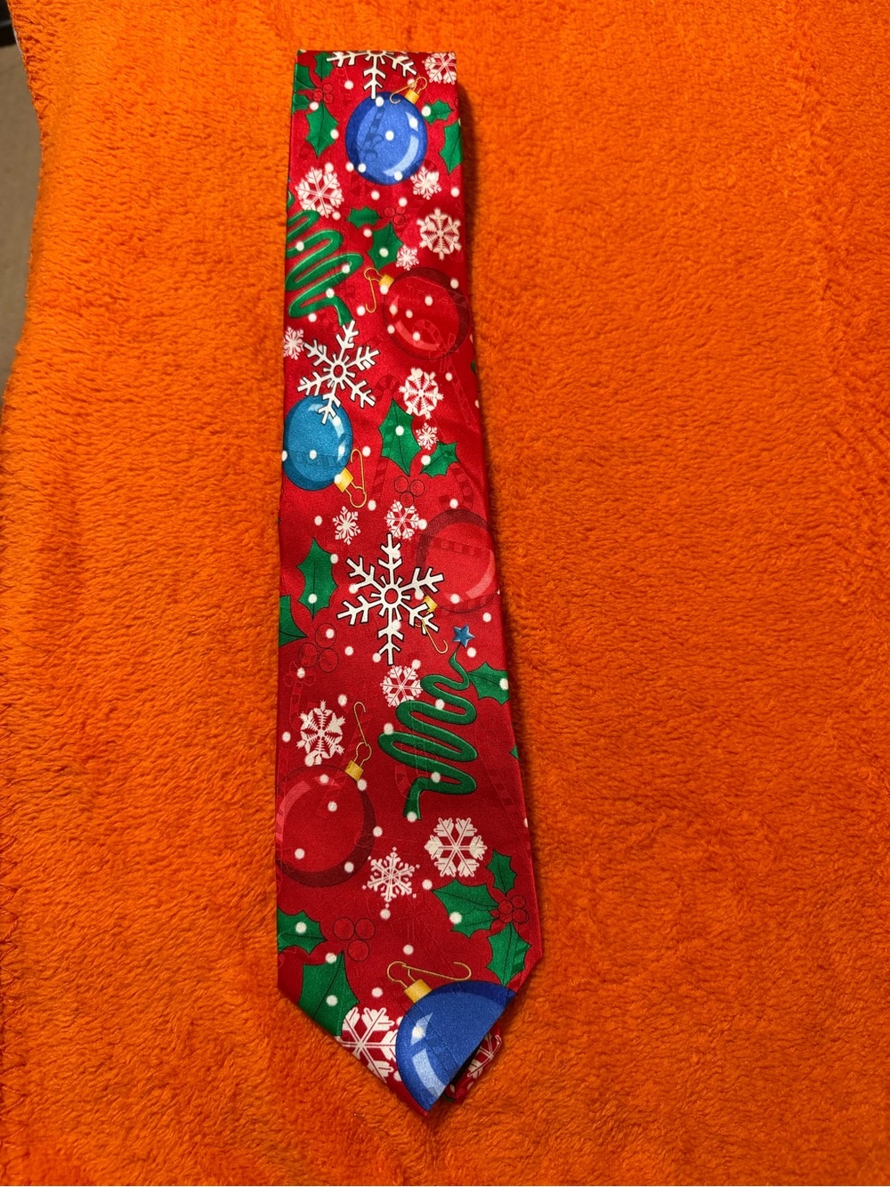 Hallmark Yule TIE Greetings Christmas Tie 100% Silk USA 60” Holiday Novelty EUC